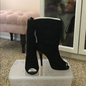 Max Studio Peep-toe Booties Sz9